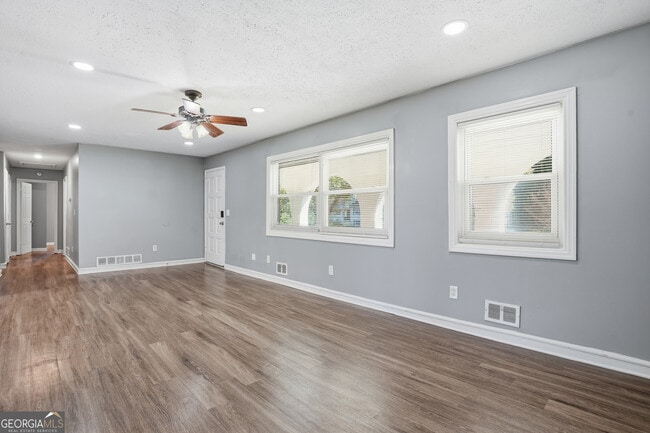 Photo - 2419 Greenway Dr