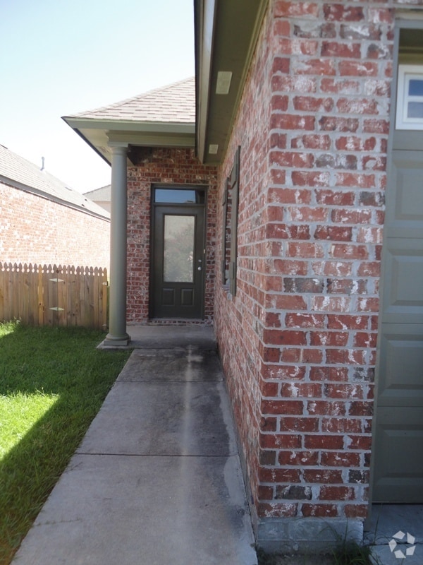 Building Photo - Shenandoah area 3BR/2BA house with dbl garage