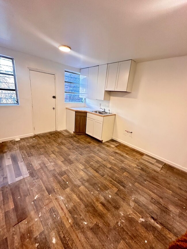 Building Photo - 5023 Walnut St Unit 1FL