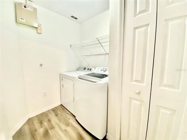 Photo - 5459 Vineland Rd Unit 4210