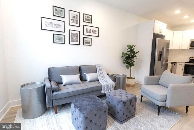 Building Photo - 1702 Light St Unit 203