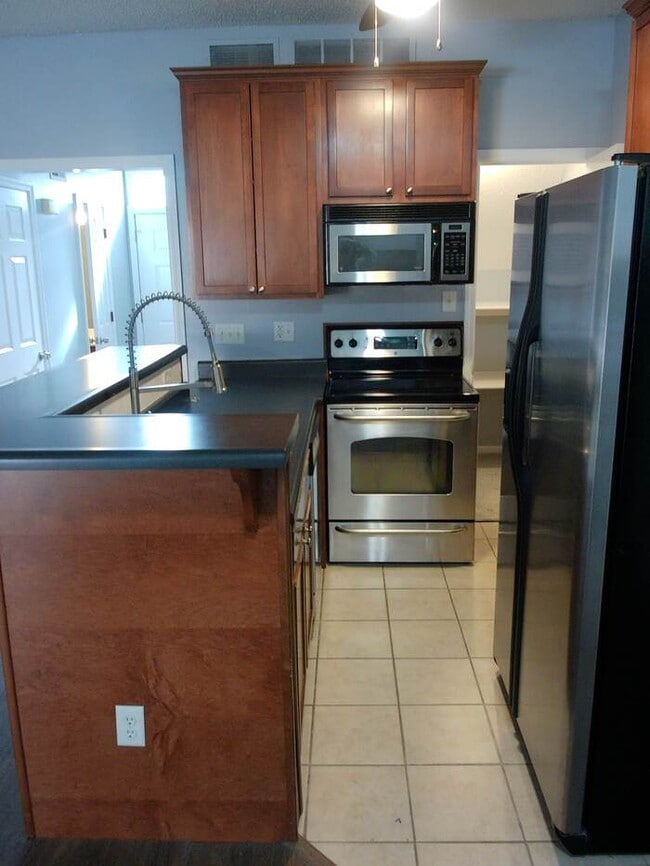 Photo - Great Location near KU and Westport! Adora... Unidad 909