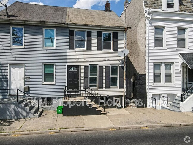 Building Photo - 841 Jackson St Rental