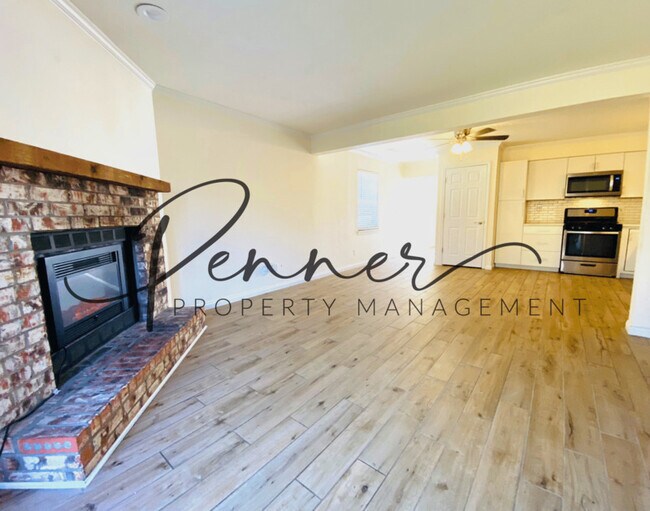 Photo - 449 NE Churchill St