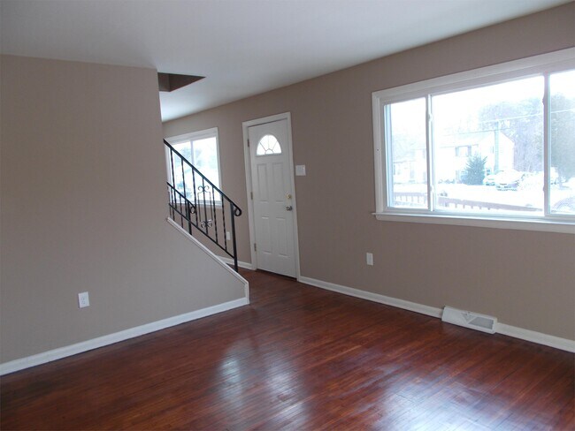 Photo - 491 Ellis Ave