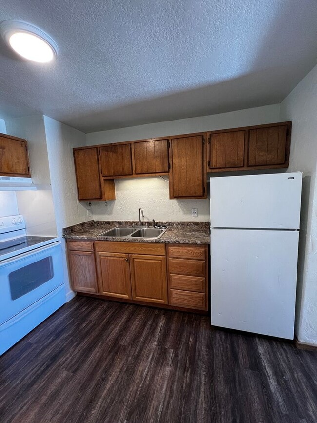 Photo - 2BD/1 BA Duplex
