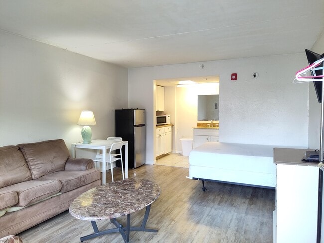 Building Photo - 2506 S Ocean Blvd Unit 3