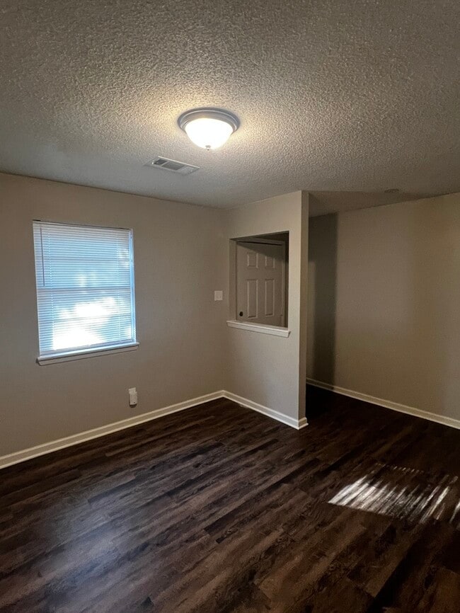Photo - 8702 Oakhaven Dr