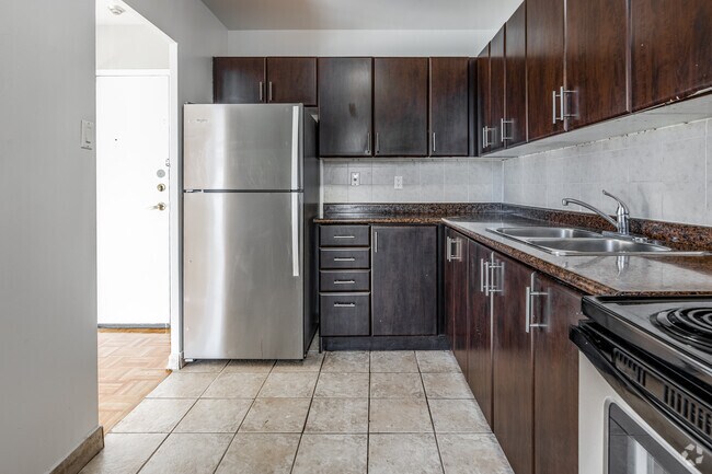 2BR, 1BA - 920SF - Kitchen - 2 Secord Ave