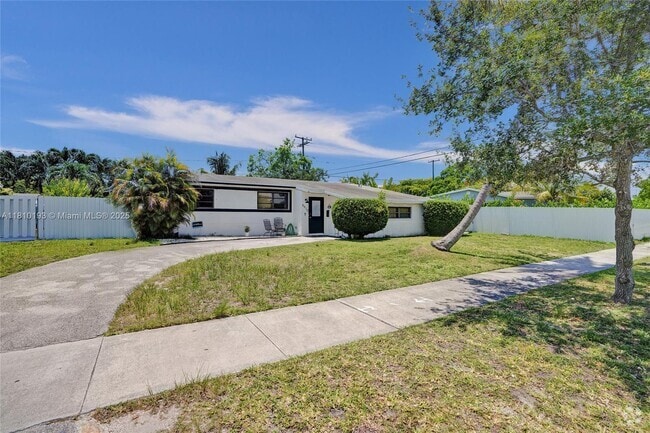Building Photo - 9910 Bahama Dr Rental