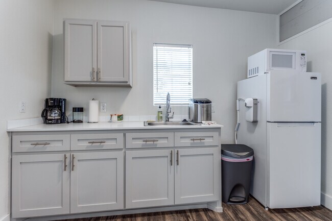 Photo - 735 W 10th St Unit A