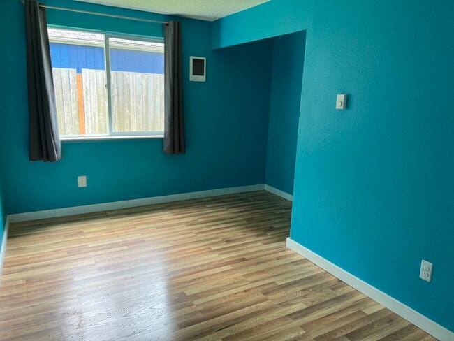 Teal bedroom - 1618 Groves Ave NW