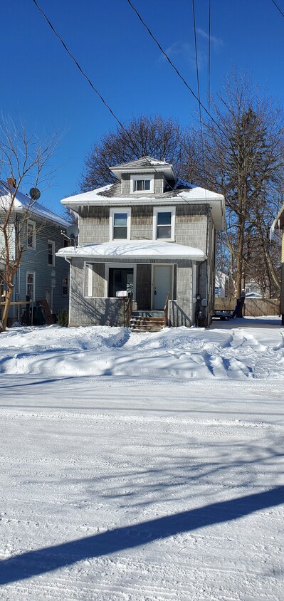 Street view front of house - 532 Lathrop St (Lansing, MI)