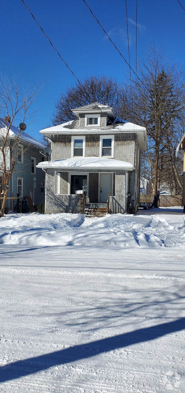 Building Photo - 532 Lathrop St Rental