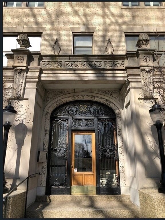 Building Photo - 52 Charlesgate E Unit 160