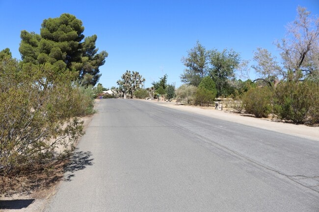 Building Photo - 19275 Symeron Rd