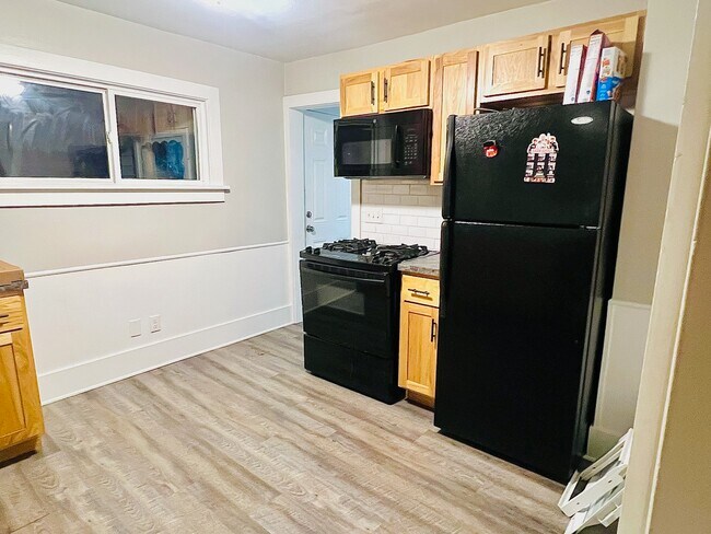 Photo - 27 Maplelawn St SE