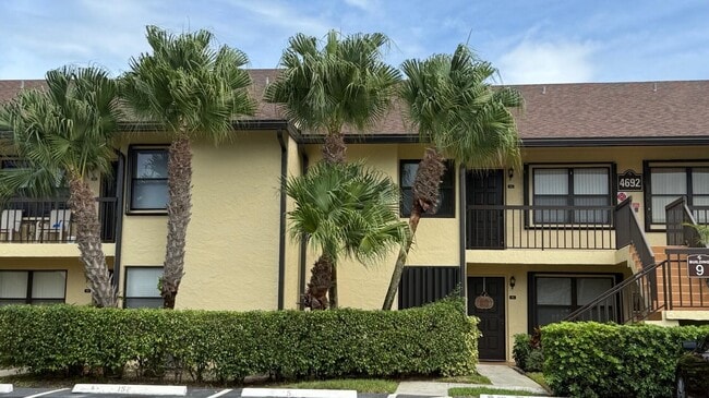 Building Photo - 4692 Lucerne Lakes Blvd E Unit 103