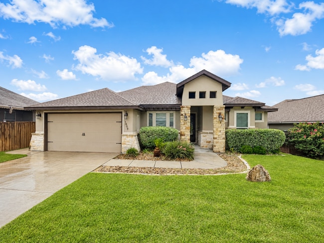 Building Photo - GORGEOUS 4 BEDROOM CUSTOM HOME FOR LEASE W/ TONS OF UPGRADES IN NEW BRAUNFELS, TX