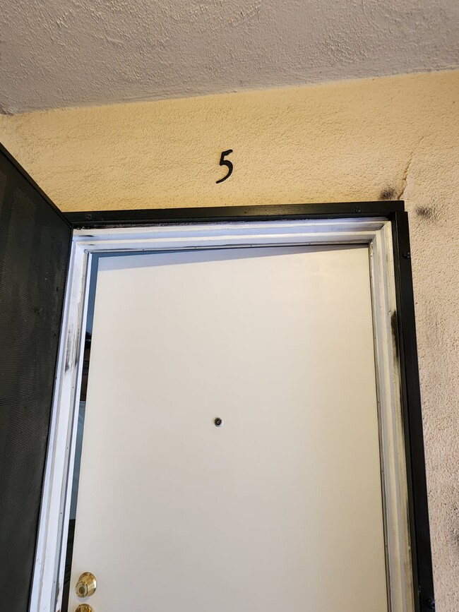 Building Photo - 1414 S Orange Grove Ave