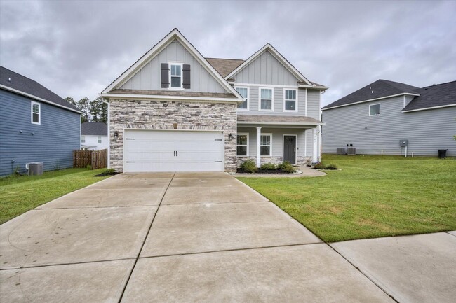 Building Photo - 707 Navan Ln