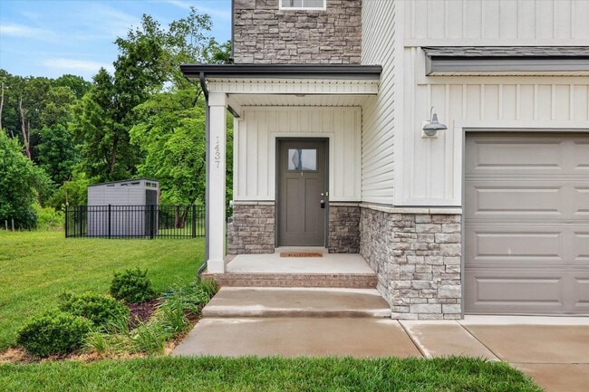 Photo - 4 Bedroom Pet Friendly Home For Rent with Club House, Comm. Pool, & Comm Gym Access!