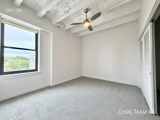 Photo - 217 W Pershing Rd Unidad 802
