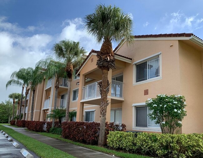 Building Photo - 141 SW Palm Dr Unit 207 Rental