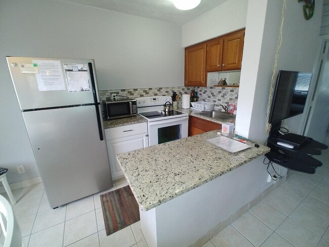 Building Photo - 120 NE 20th Ave Unit #2 Rental