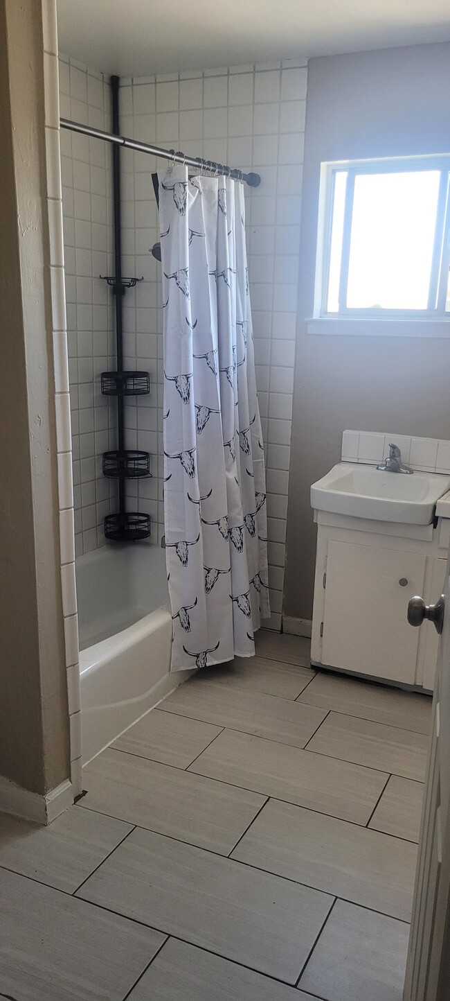 Photo - 1852 Robin Ln Unit B