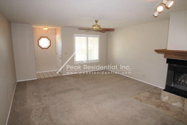 Photo - Spacious Foothill Farms 3bd/2ba Duplex with 2 Car Garage