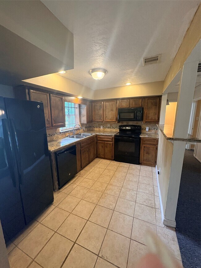 Photo - 5803 Southlea St
