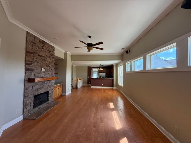Photo - 263 Solamere Ln