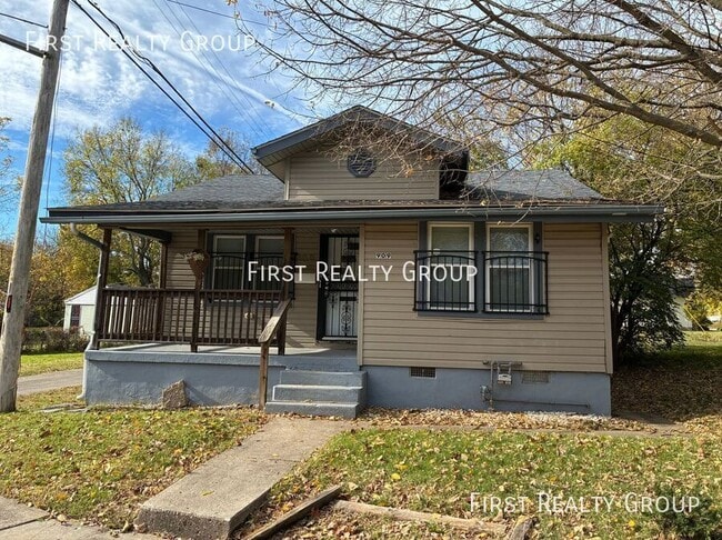 Building Photo - 909 Iola Ave