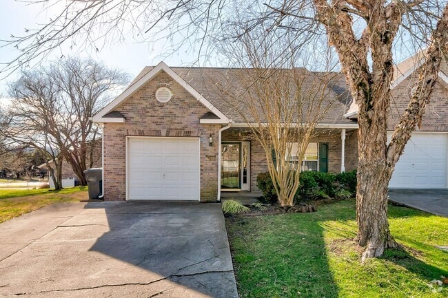 Building Photo - Beautiful 2 Bedroom 2 Bath House in Halls