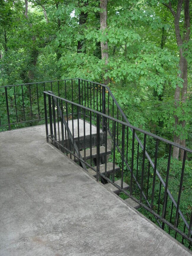 Cubierta - 139 E Hill St Unidad #58