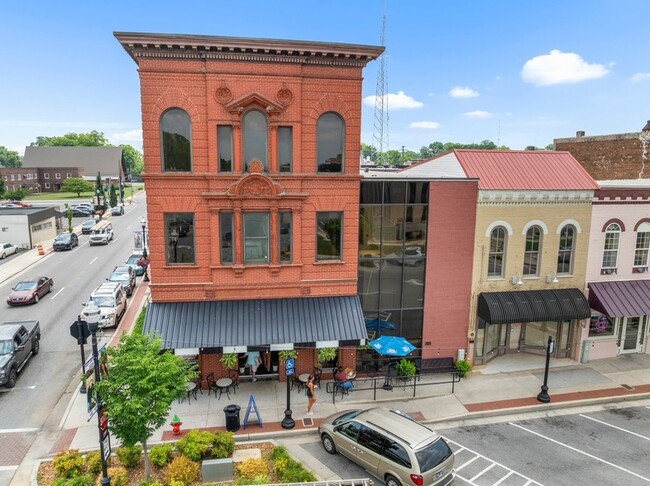 Building Photo - 44 S Jefferson St Unit Suite 204