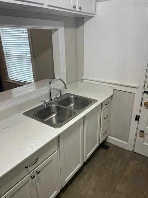 Photo - 1220 N College Ave