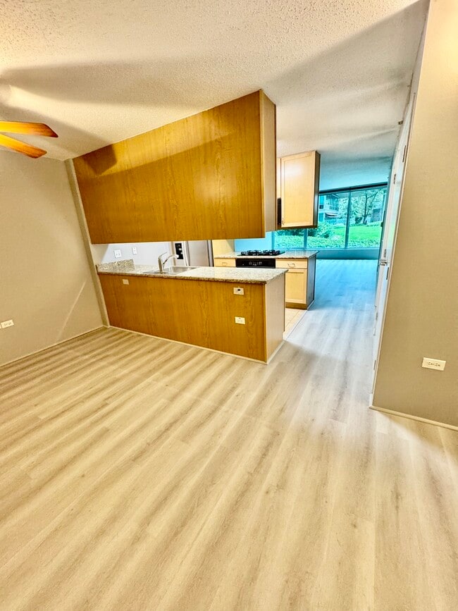 Photo - 9655 Woods Dr Unit 407