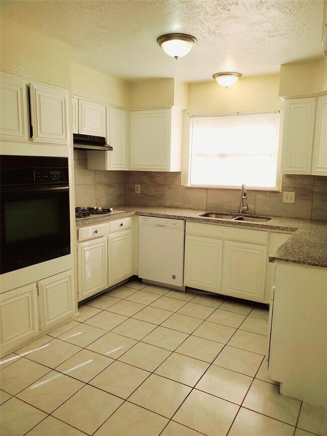 Photo - 11806 Hillcroft Ave