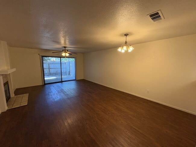 Photo - NW Condo Near Shopping Center Available Now!