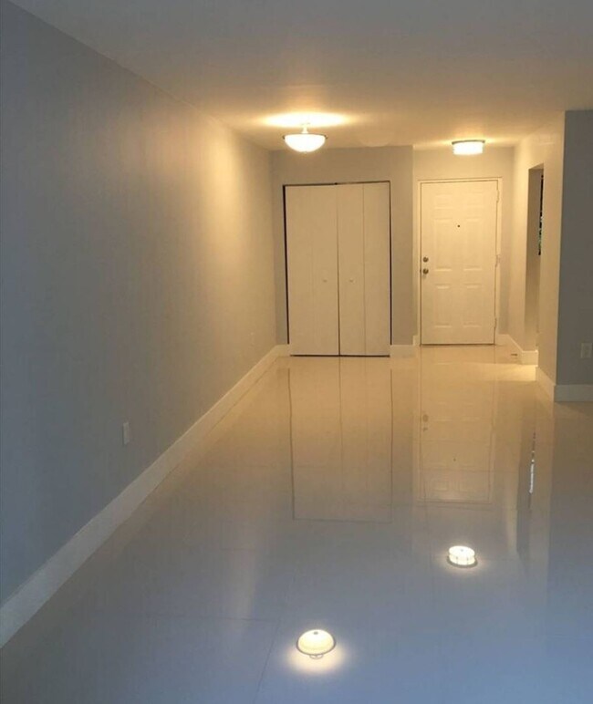 Photo - Location, Location, Location! 1 Bedroom/1 Bathroom in Miami Beach! Unidad 1