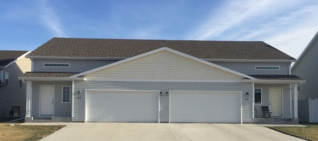 Building Photo - 3 Bed 2 Bath Twin Home