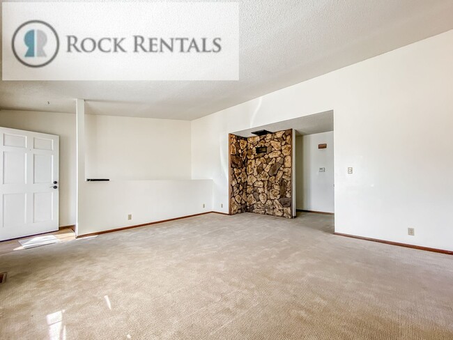 Photo - 2 Bed 2 Bath Duplex with Full Basement