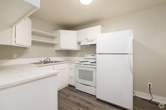 2BR, 1BA - 784SF - Kitchen - Jasmine Springs