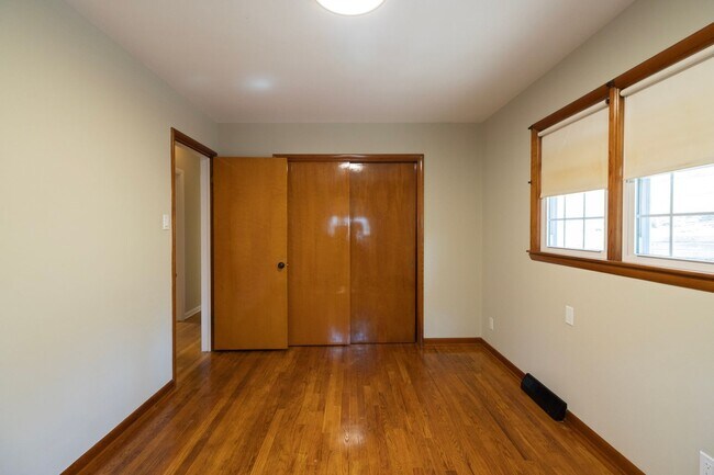 Photo - Charming Ranch Home with a great yard in Desirable Southwest Columbia