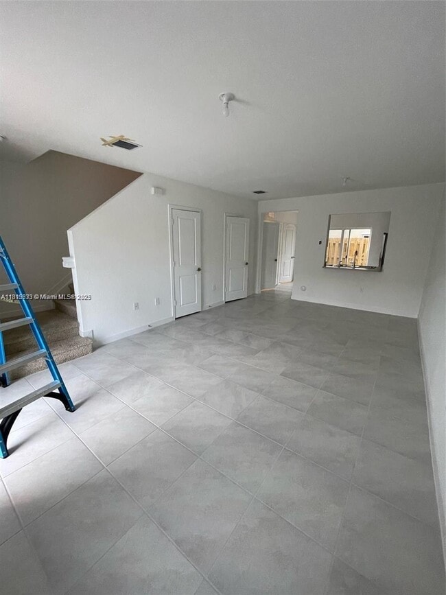 Photo - 552 NE 4th St