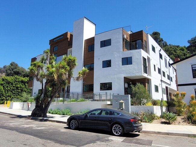 Building Photo - 862 Moraga Dr