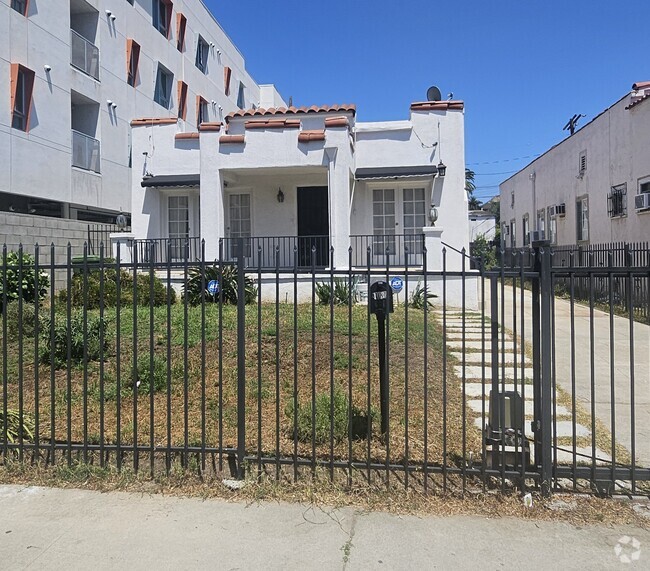Building Photo - 1034 N Kenmore Ave Rental