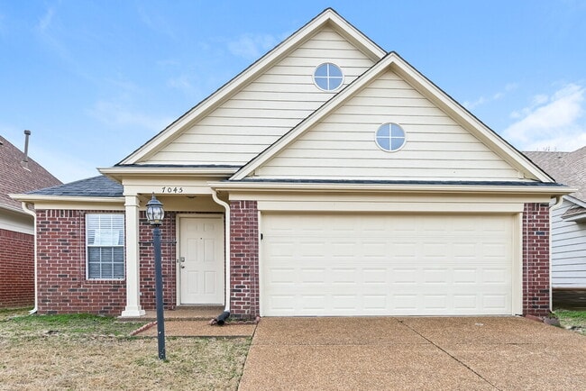 Building Photo - 7045 Kings Crown Dr